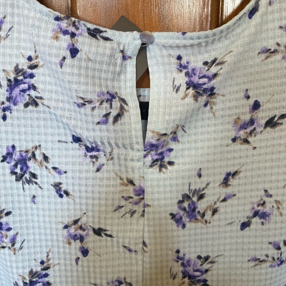 ❌ SOLD ❌ Suzy Shier Floral Top NWT - Picture 7 of 8